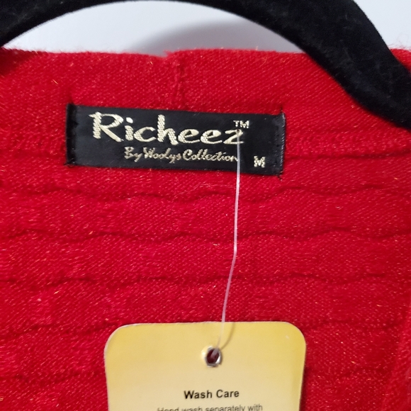 Red sweater - Picture 3 of 3